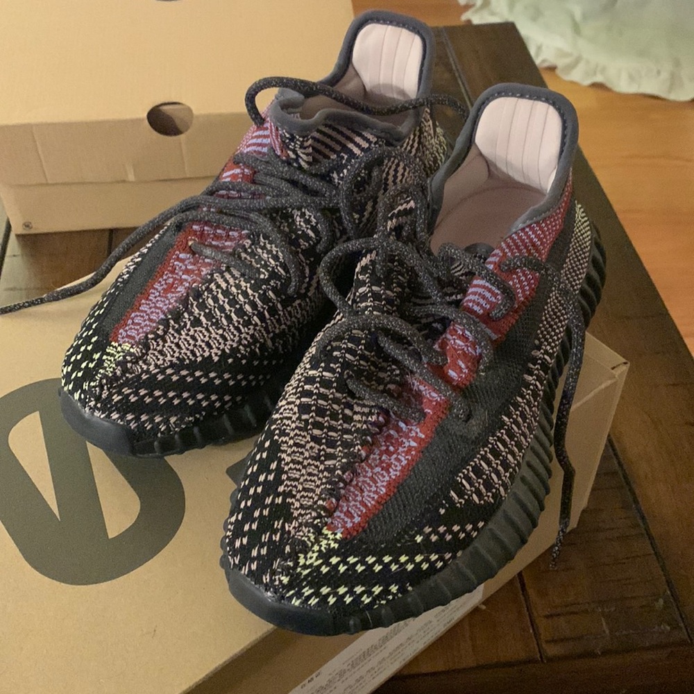 YEEZY BOOST 350 V2
"Yecheil"